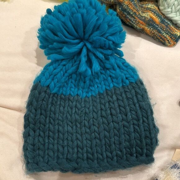 Free People Cozy Up Color Block Chunky Knit Pom Beanie Turquoise Blue - Picture 6 of 6